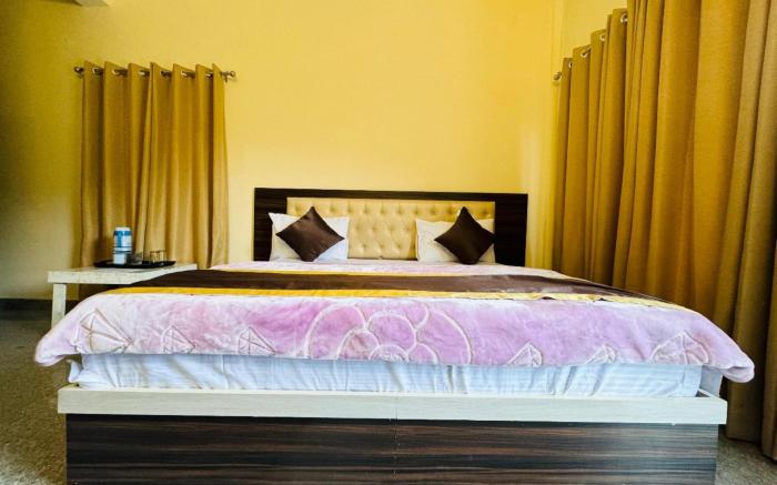 Goroomgo Moonlight Restaurant and Hotel Bhimtal