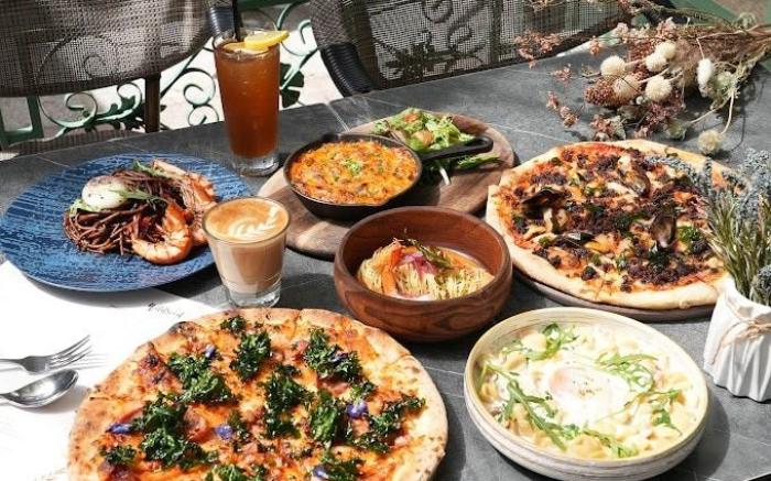 Melaka Silverscape Premier Suite Sleep 3-4 by MPL