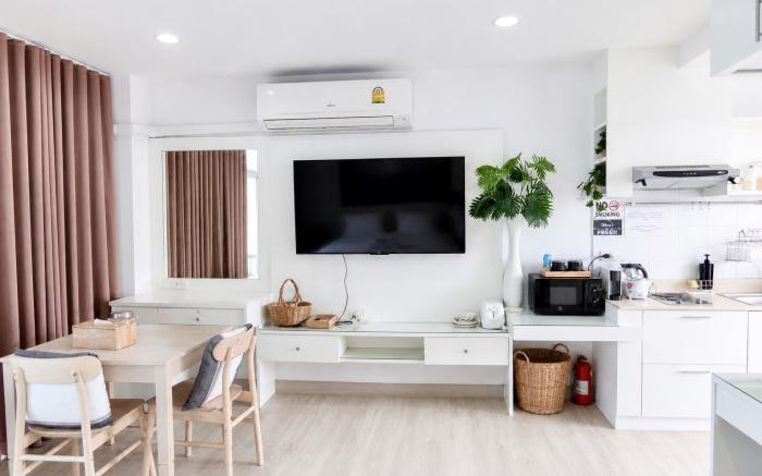Beachfront Tropical Studio with Partial Sea View 
