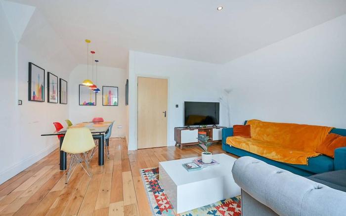 3BR Brentford Apt Overlooking Syon Park| Kew 5min