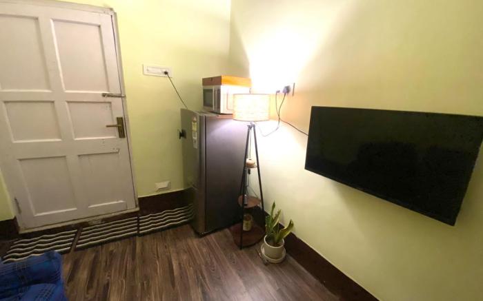 Studio room near Quest Mall