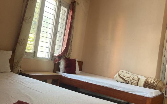 room with sharing kitchen and perfect view of lake