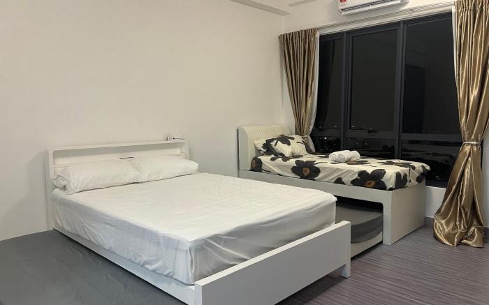 Sunsuria forum 6pax Family Room Setia Alam WIFI 