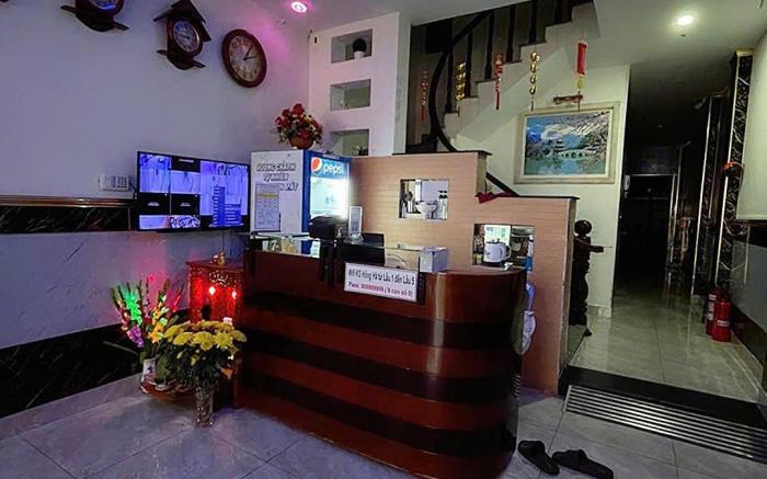 Hong Ha Hotel near Phan Xich Long