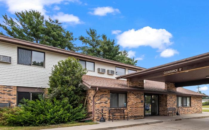 Wautoma Inn by OYO Near Airport WI 73