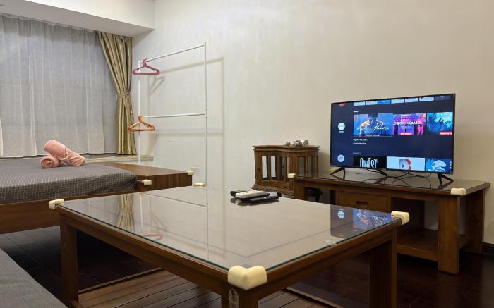 R&F Cozy Studio for 2 pax near CIQ