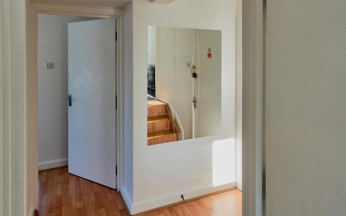 Modern Two Bed River Front Apartment 
