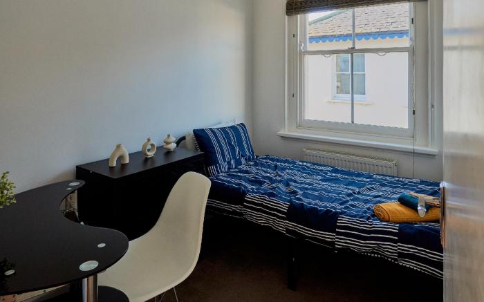 Modern Two Bed River Front Apartment 