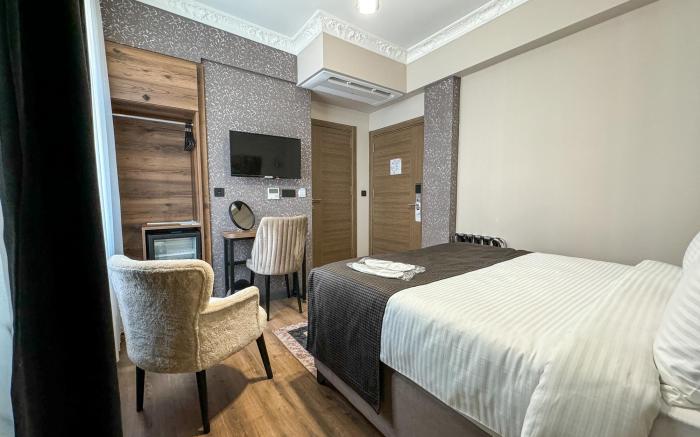 Grand Clover Hotel