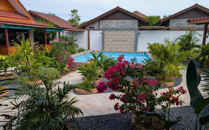 Phuket Palai Hideaway | Poolview Bungalow 1