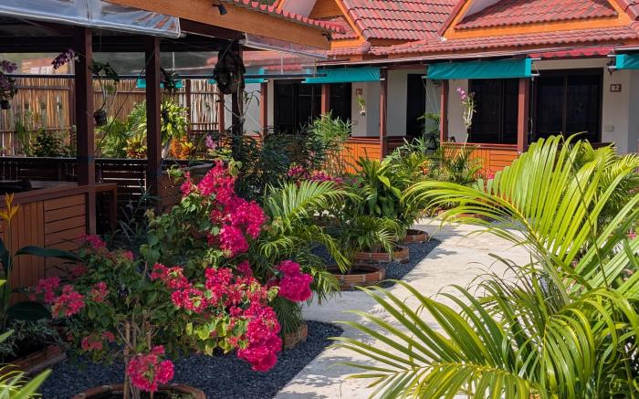 Phuket Palai Hideaway | Poolview Bungalow 1