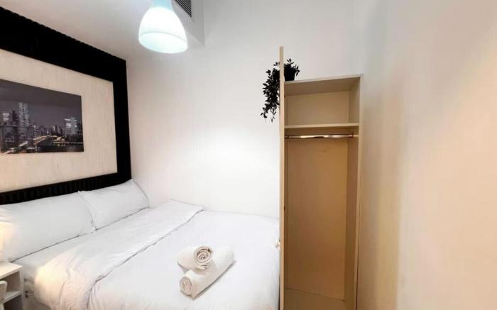 Dual Partition Room In Tecom Near Metro