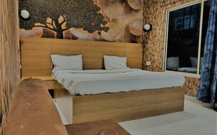 THE ROYAL CARGO RESORT