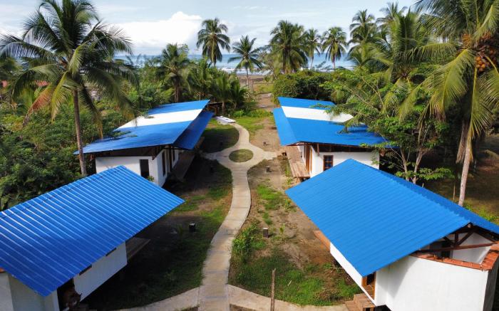 Pacific Waves Hostel & Surf