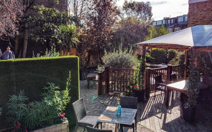 The Bridge Pub & Rooms