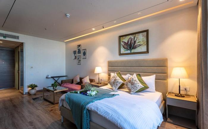Luxe Couples Loft by IOI Selects