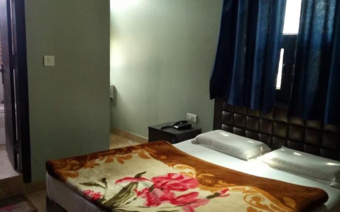 Hotel Raj International D@Sarai Rohilla Railway St