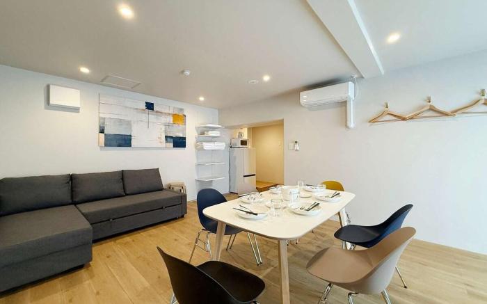 Vibrant 1BR | Downtown, Shopping & Dining Nearby