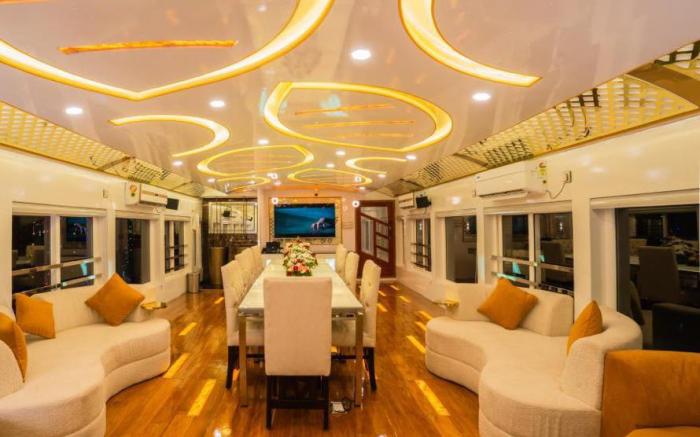 ROYALPALACE HOUSEBOATS ALLEPPEY
