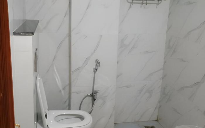 Hotel Crown Club - 2.5 km from Celebration Mall 