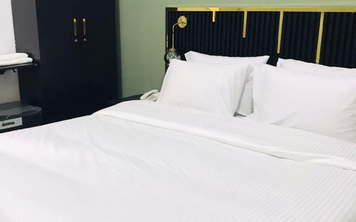 Zee Hotel 