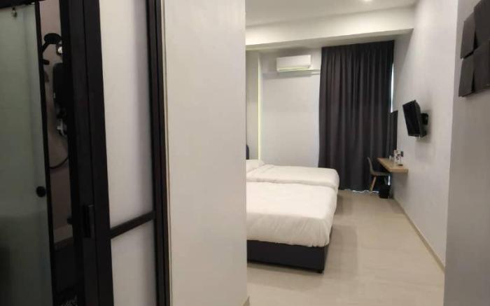 ROOM 2 U Hostel & Guest House 