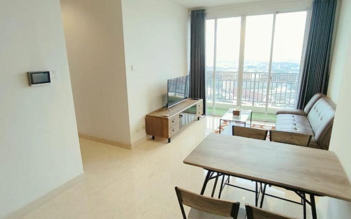 Spacious Retreat At Lucky Residence