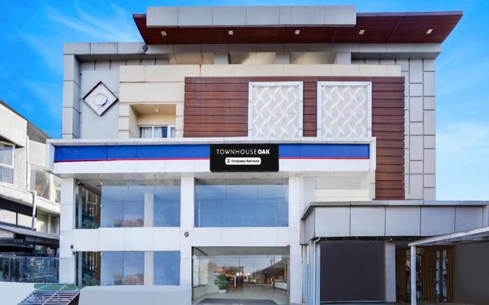 Super Townhouse Oak Silver City Chowk formerly HW Residency