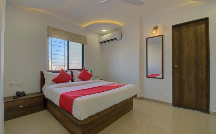Super Hotel O RK's Regency Near Navale Hospital Back Gate