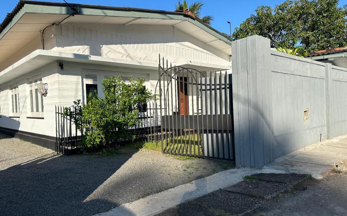 Entire House | Sleep 7 | Close to Airport | Clean