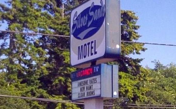 Silver Sands Motel