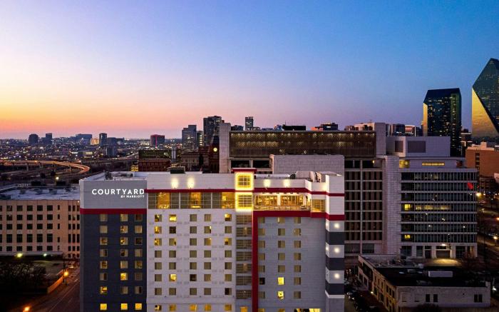 Courtyard Dallas Downtown/Reunion District