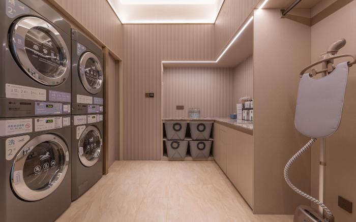 Hanting Hotel Nanjing South Station Mingfa Plaza Metro Station