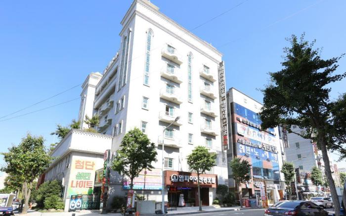 Empire Tourist Hotel