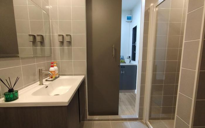 Charoen Condominium, Room 430