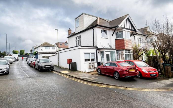 Wembley Stadium, Oxford Str, FREE PARKING & PETS