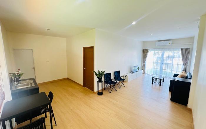 Home Minimal Style Accommodation by the Riverside, 1 Bedroom, 1 Bathroom, 1 Guest