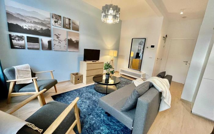 Luxury Dlx 1BR Near Fashion District by OneLuxStay