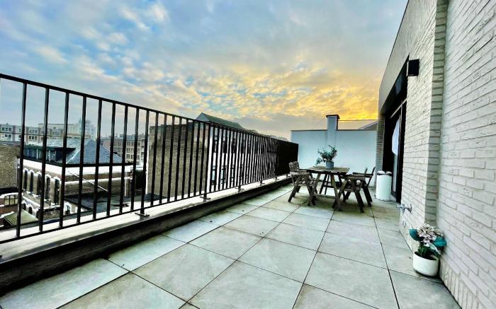 Modern 2BR Penthouse Near Diamond District by OneLuxStay