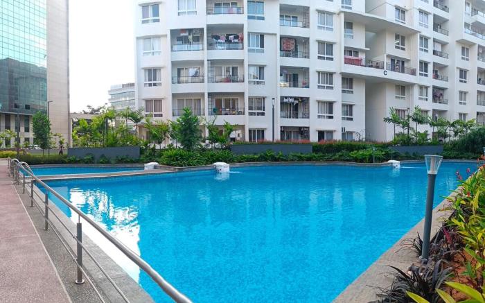 Grandeur Vista 1BR in E-City | 40+ luxe amenities