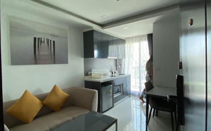 Condo With Gorgeous Pool