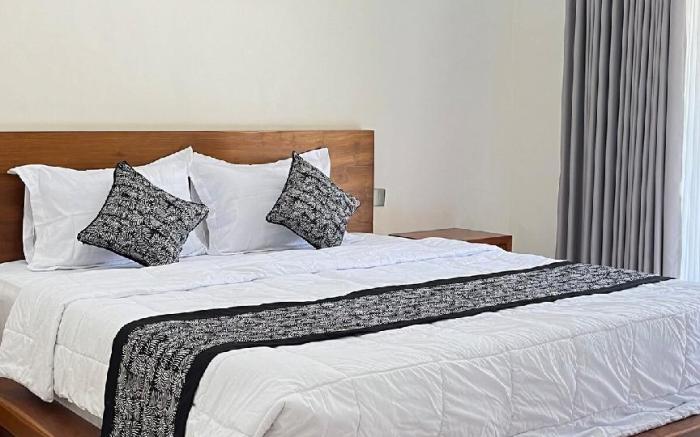 Hibiscus Suite - Dirga’s Guest House