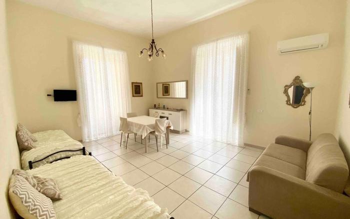 SUMMERHOME NAPLES CENTRAL