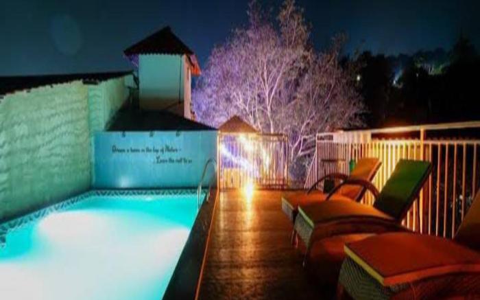 EKJAP PARADISE PALMS