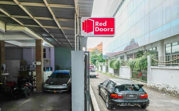 RedDoorz near City of Tomorrow Mall Surabaya
