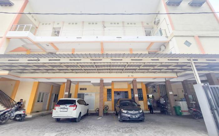 RedDoorz near STIE Mahardhika Surabaya