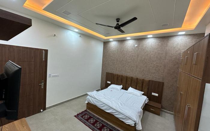 Hotel Divine Cloud By- IHCS Group Of Hotels