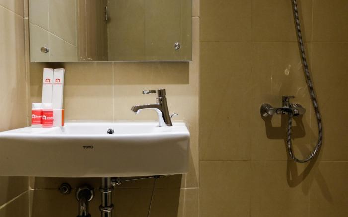 Simple Studio Apt at Elpis Residence By Travelio