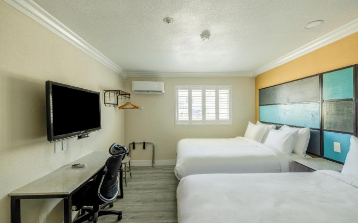 Hotel Avenida Victorville I 15