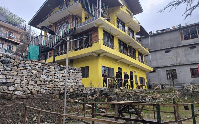 Undiscovered Mountains Hotel and Restaurant